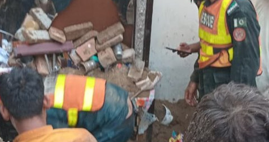 Pakistan'da dershanenin çatısı çöktü: 14 ölü