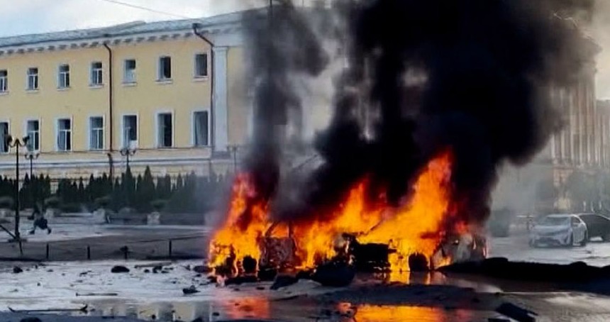 Rusya'nın Ukrayna saldırılarında 10 kişi öldü, Kiev "Kartal" hava üssünü vurdu