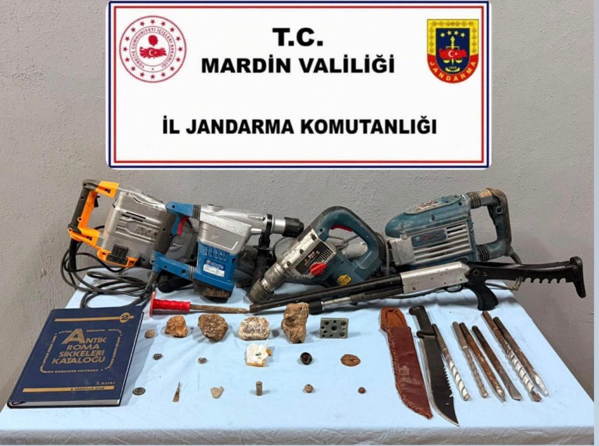 Mardin'de tarihi eser operasyonunda yaklaşık 1500 yıllık mozaik bulundu