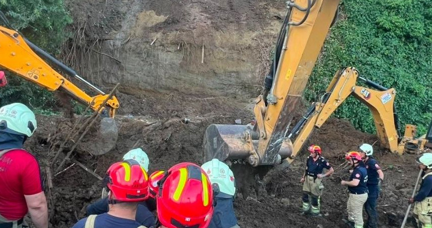 İstanbul Valiliğinden Büyükçekmece'deki toprak kaymasına ilişkin açıklama