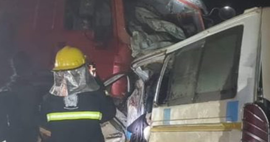 Uganda'da minibüs ile kamyon çarpıştı: 14 ölü, 4 yaralı