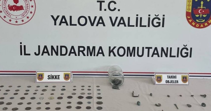 Yalova'da durdurulan araçta tarihi eser niteliğinde objeler ele geçirildi