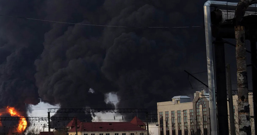 Rus ordusu Odessa Bölgesi’ndeki Yujnıy limanında beş akaryakıt depolama tankını vurdu
