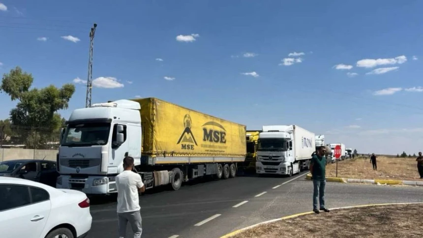 Mardin’de halkın tahammülü kalmadı: Uluslararası İpekyolu’nu trafiğe kapattılar