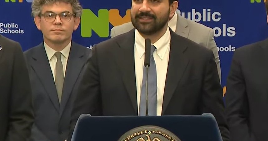 New York, 8'inci sınıfa kadar olan kademede yapay zekayı yasakladı