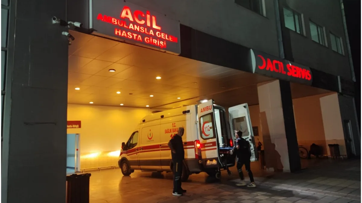 Düğün salonu çıkışında bıçaklı kavgada 2 kişi yaralandı
