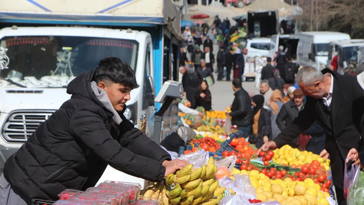 "Ahlaklı ve helal yoldan kazanılan ticaretle mücehhez bir gençlik, toplumu dimdik ayakta tutar"