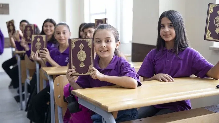 TDV "Kur'an-ı Kerim" dersini seçen öğrencilere Kur'an hediye edecek