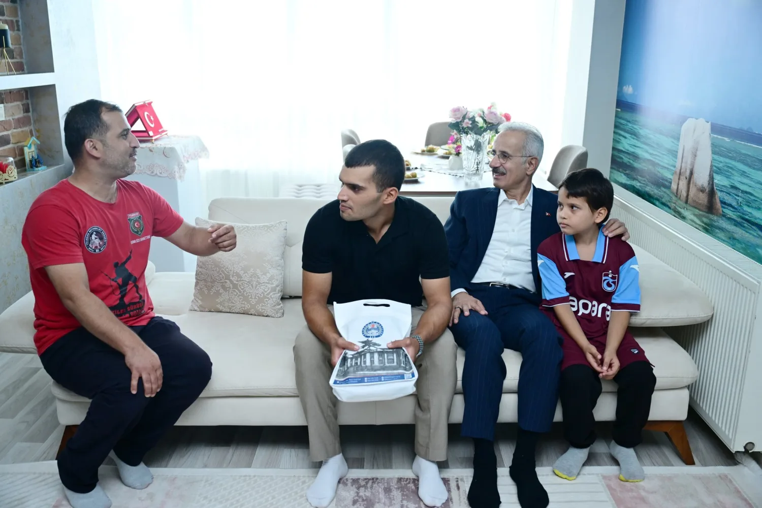 Bakan Uraloğlu’ndan Mardin’de Gazi Olan Sedat Bayrak’a Anlamlı Ziyaret