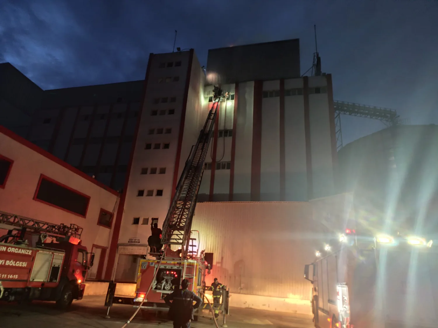 Mardin’de fabrikada çıkan yangın söndürüldü
