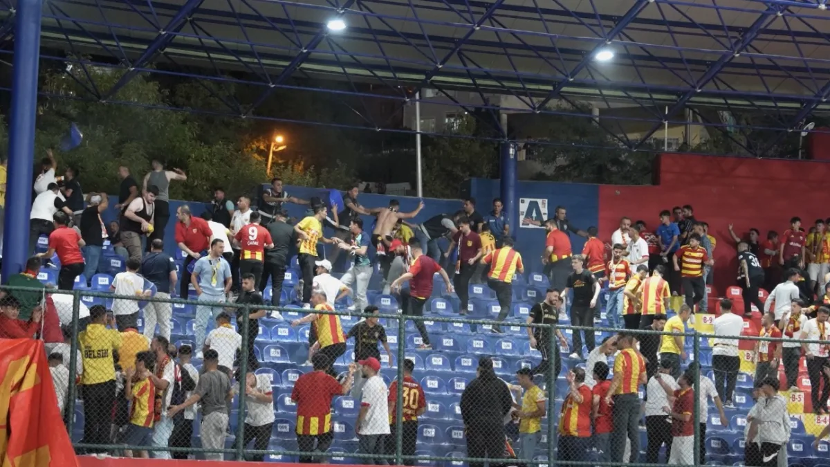 Kayserispor taraftarları tribün koltuklarını kırdı, stadyum zarar gördü