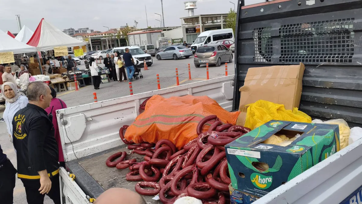 Malatya'da yöresel ürünler fuarında 230 kilo sucuk ve 150 kilo peynir ele geçirildi