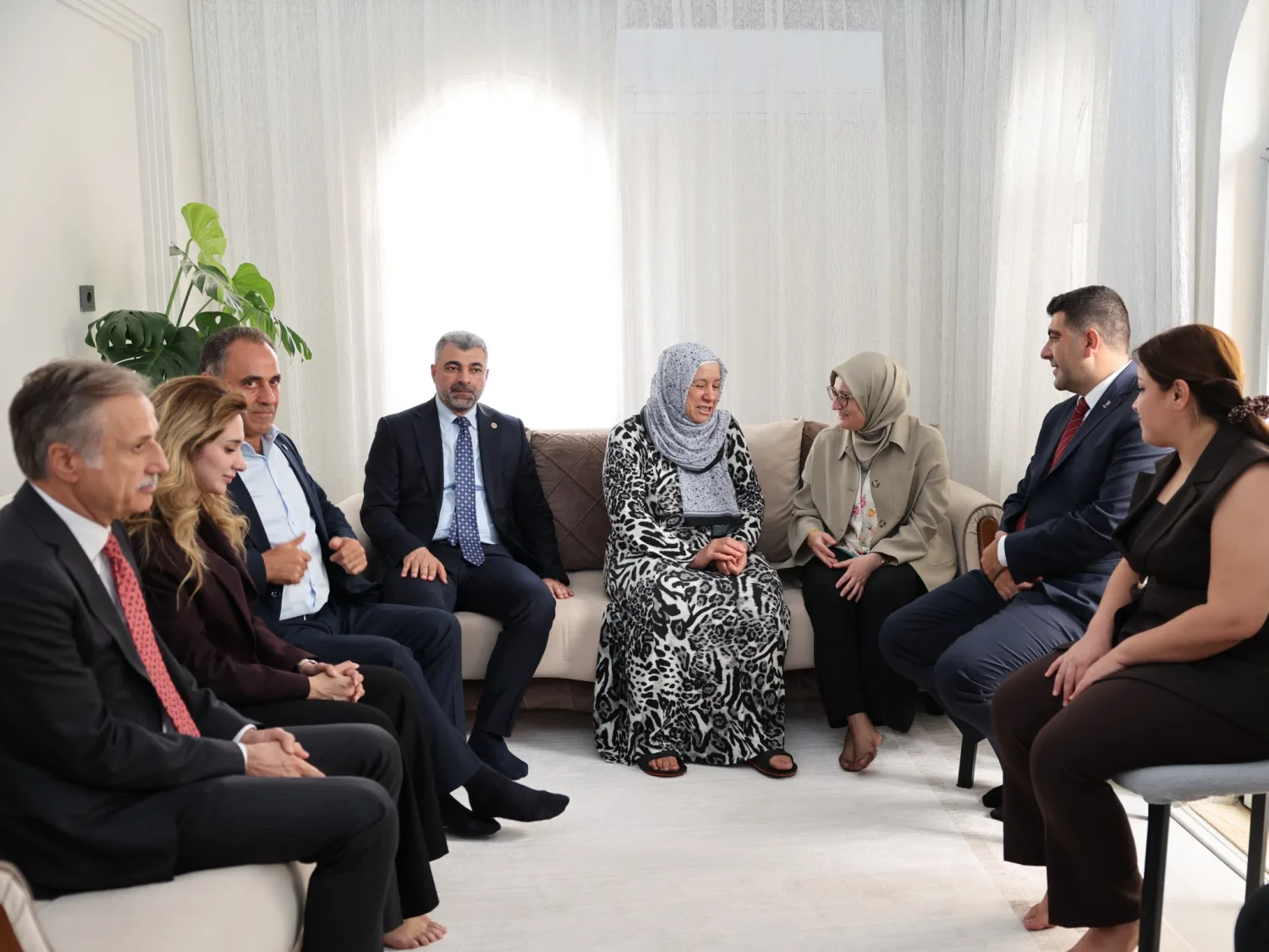 AK Parti Genel Başkan Yardımcısı Belgin Uygur Mardin’de bir dizi ziyaretler gerçekleştirdi