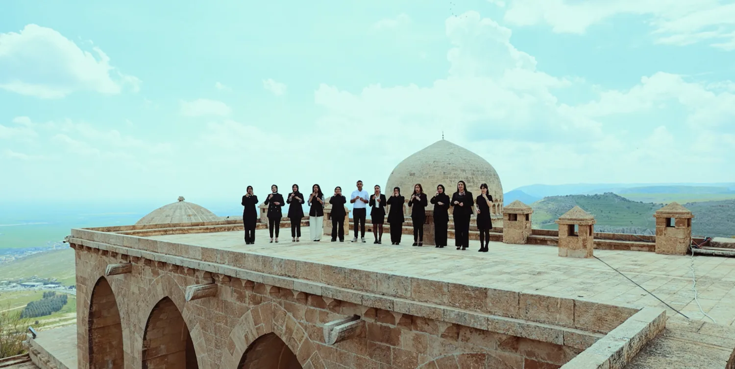 Mardin türküsü işaret diliyle seslendirildi