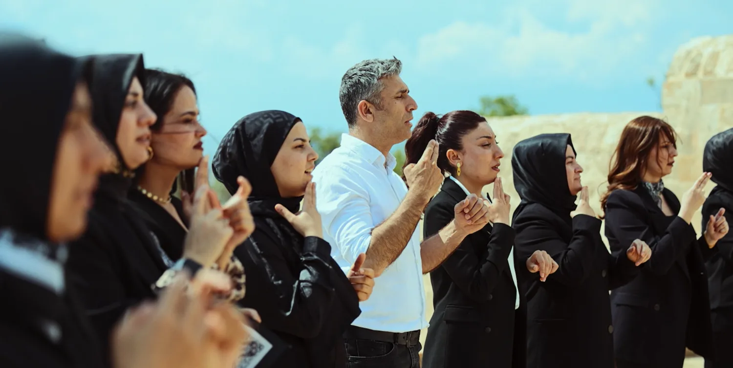 Mardin türküsü işaret diliyle seslendirildi