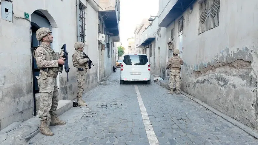 Terör örgütü DEAŞ'a yönelik operasyonlarda 83 şüpheli yakalandı