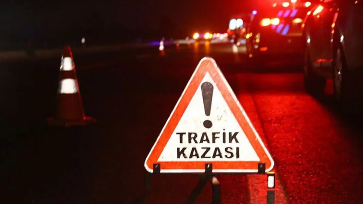 Niğde'de tır hafif ticari araçla kafa kafaya çarpıştı: 2 ölü, 1 yaralı