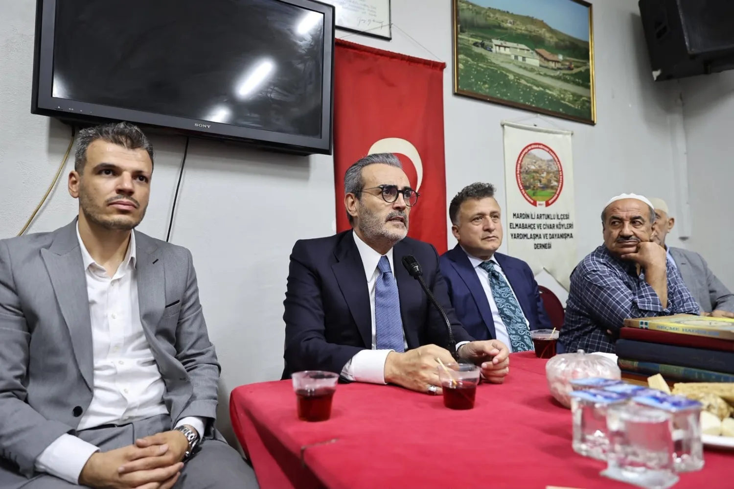 Ünal, Bayrampaşa’da Mardin Artuklular Derneğini ziyaret etti