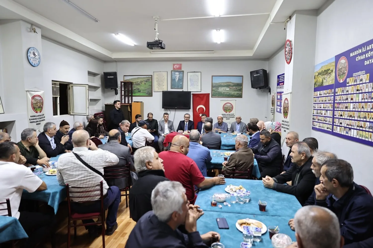 Ünal, Bayrampaşa’da Mardin Artuklular Derneğini ziyaret etti