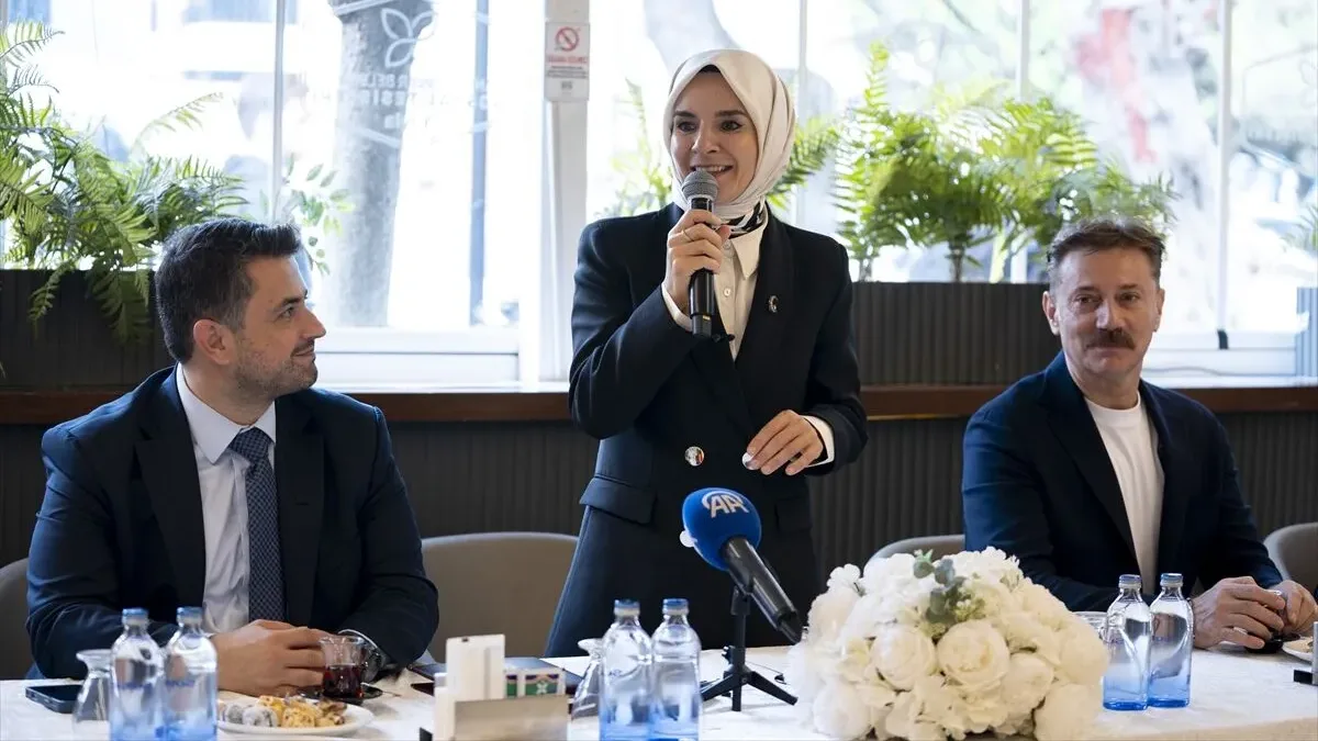 Bakan Göktaş, "Türkiye Yüzyılı Buluşmaları" kapsamında Bahçelievler'de muhtarlarla buluştu