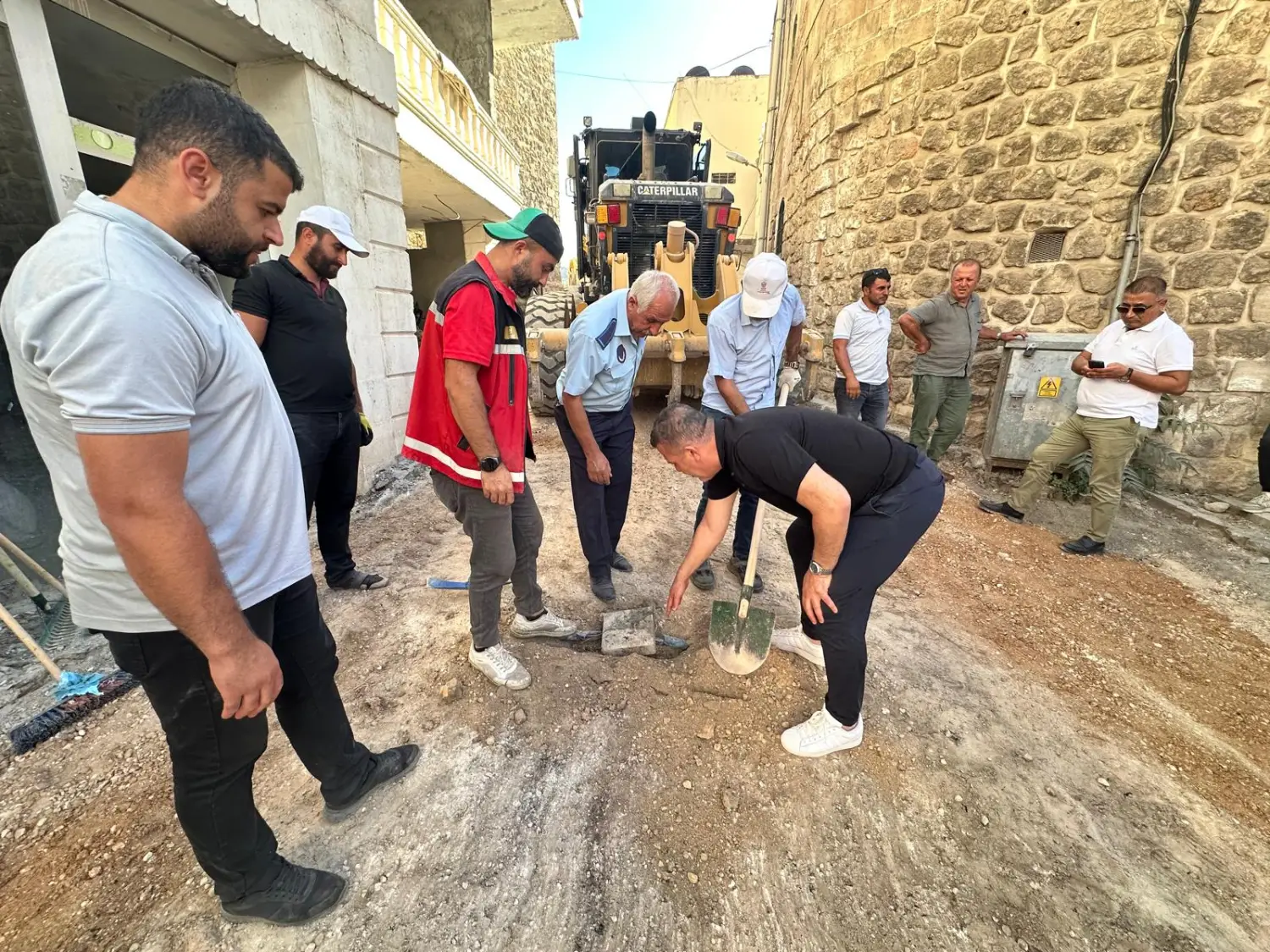 Başkan Hamidi kazma küreği aldı sahaya indi