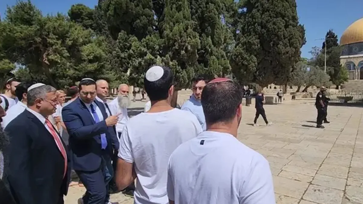 Siyonist işgalcilerden Yahudi bayramı bahanesiyle Mescid-i Aksa'ya baskın 