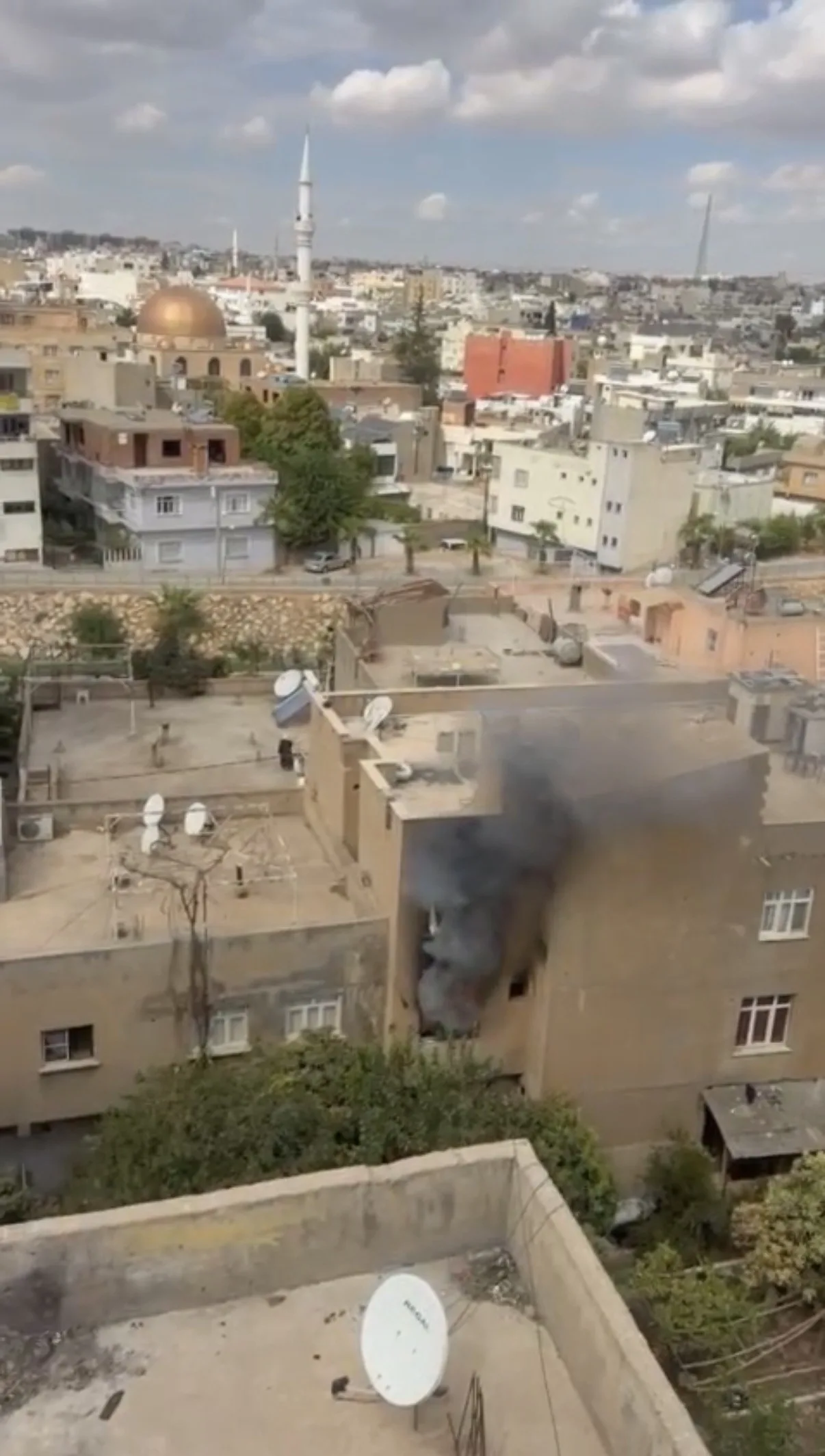 Mardin'de binada çıkan yangında mahsur kalan 2 kişi kurtarıldı