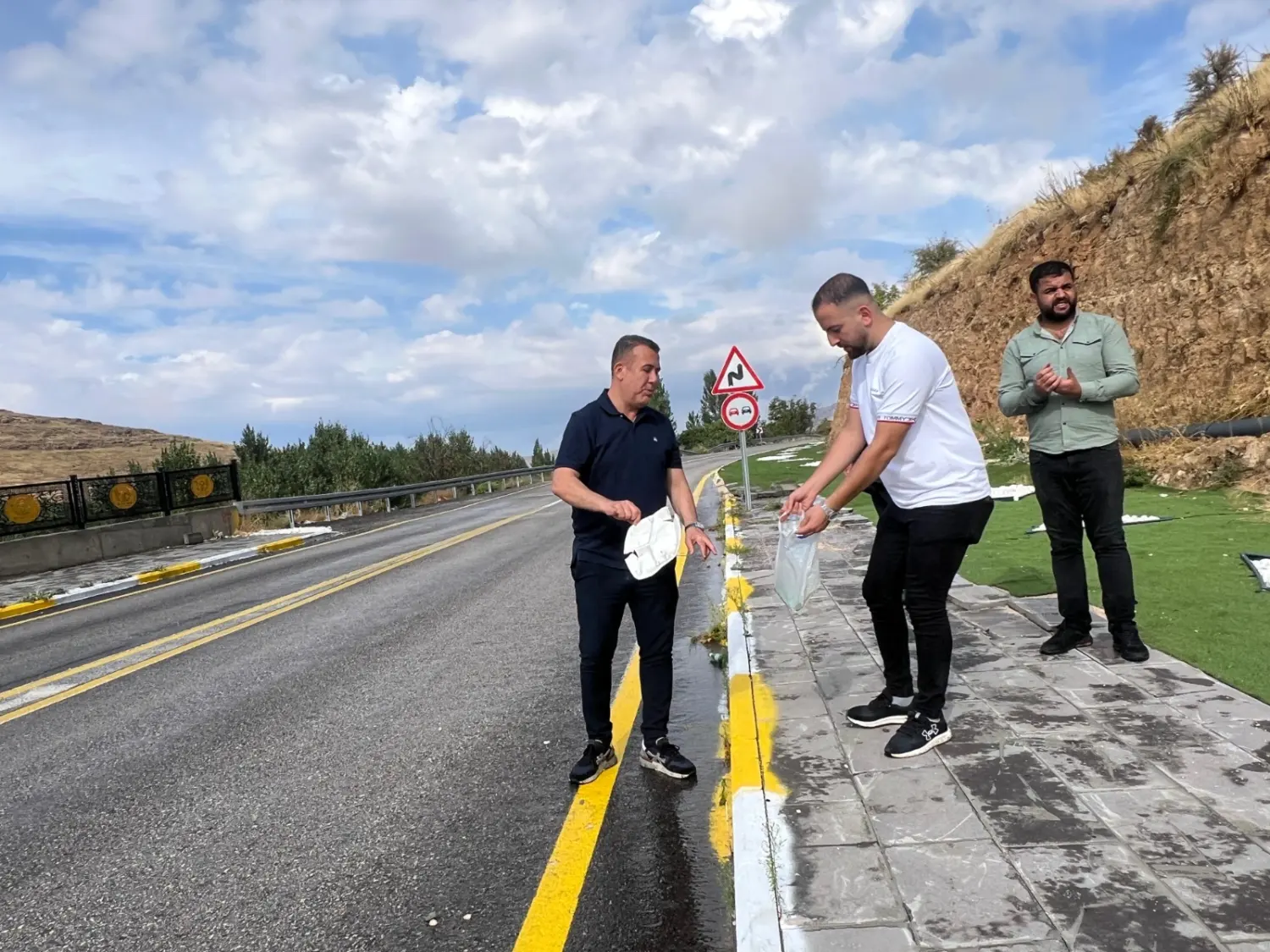 Savur’da yağış sonrası belediye ekipleri sahaya indi