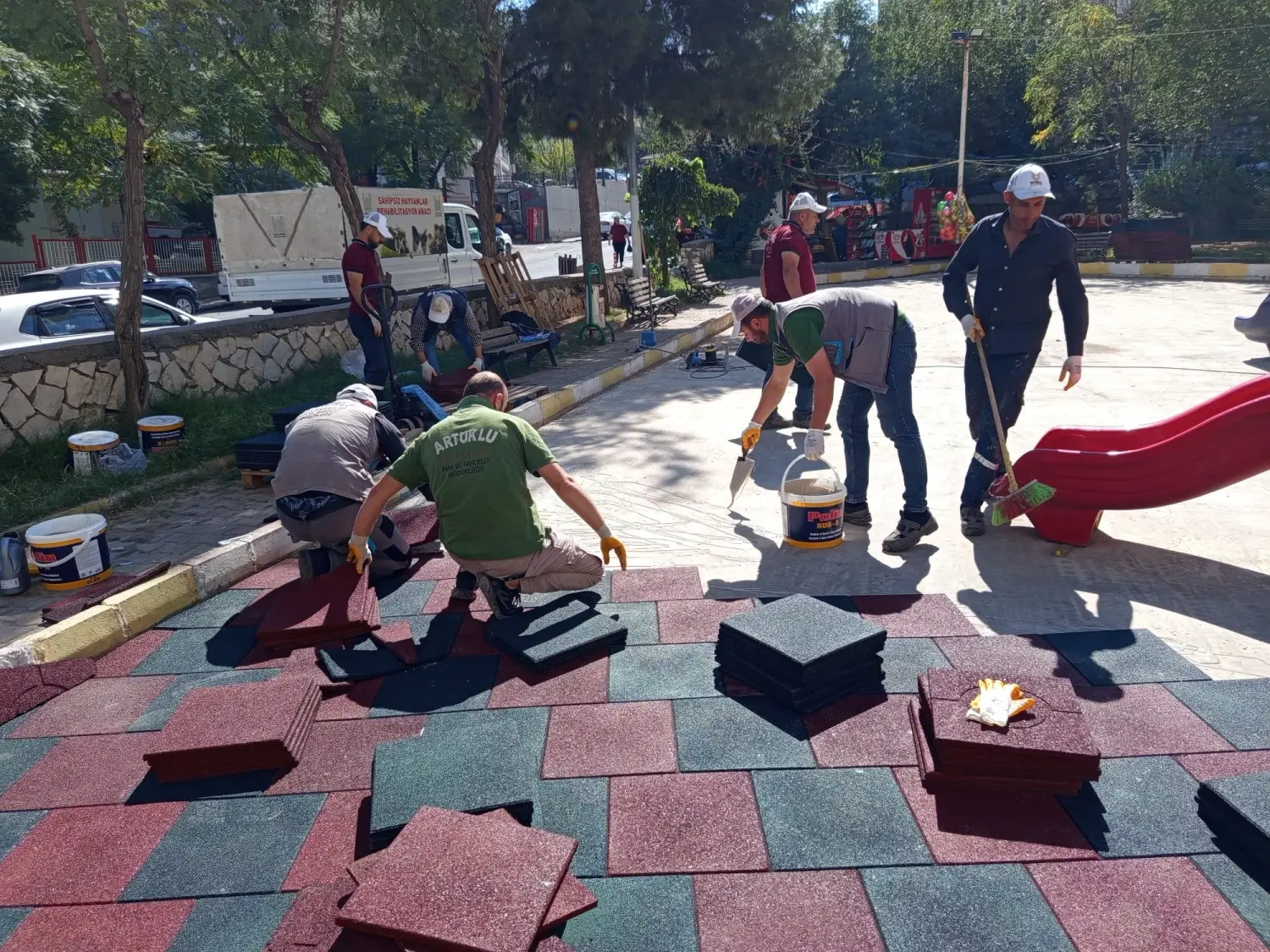 Artuklu Belediyesi Parklarda Bakım ve Yenileme Çalışmalarını Sürdürüyor