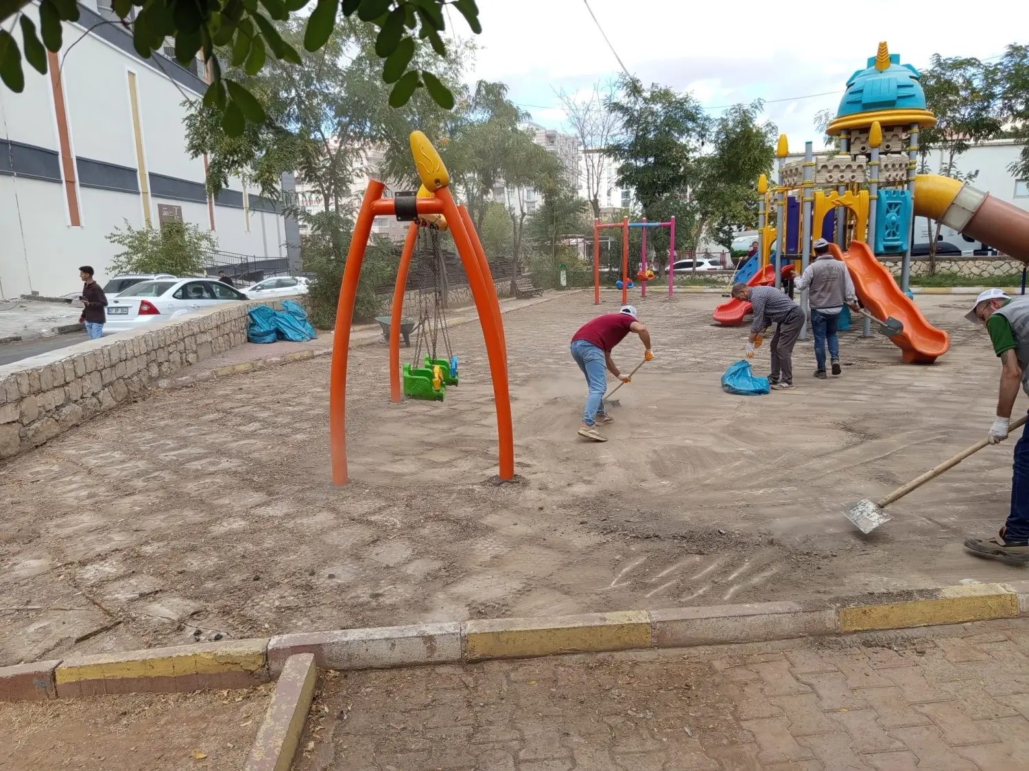 Artuklu Belediyesi Parklarda Bakım ve Yenileme Çalışmalarını Sürdürüyor