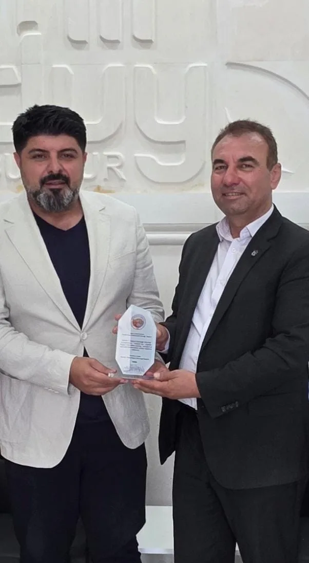 İbrahim Aydın’dan Cemil Duyan’a teşekkür plaketi