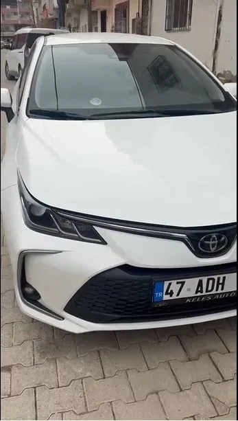 Mardin’de park halindeki otomobile yorgun mermi isabet etti