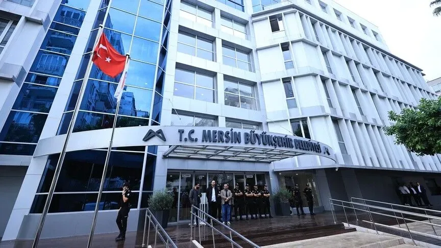 Mersin'deki yolsuzluk soruşturmasında Vahap Seçer ve 2 belediye başkanı tutuklandı