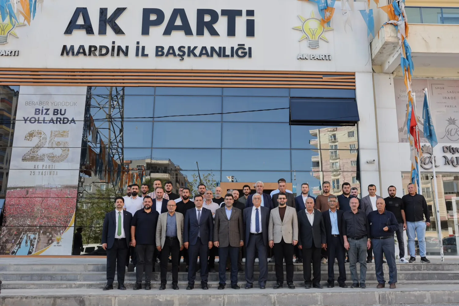 Süs, Örnek ve Yıldız aileleri AK Parti’ye katıldı