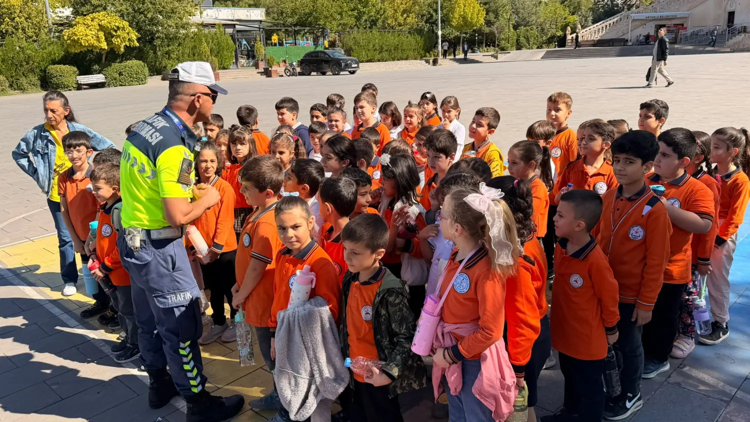 Mardin’de trafik kuralları uygulamalı anlatıldı: Çocuklar öğrendi, yetişkinler kazayı deneyimledi