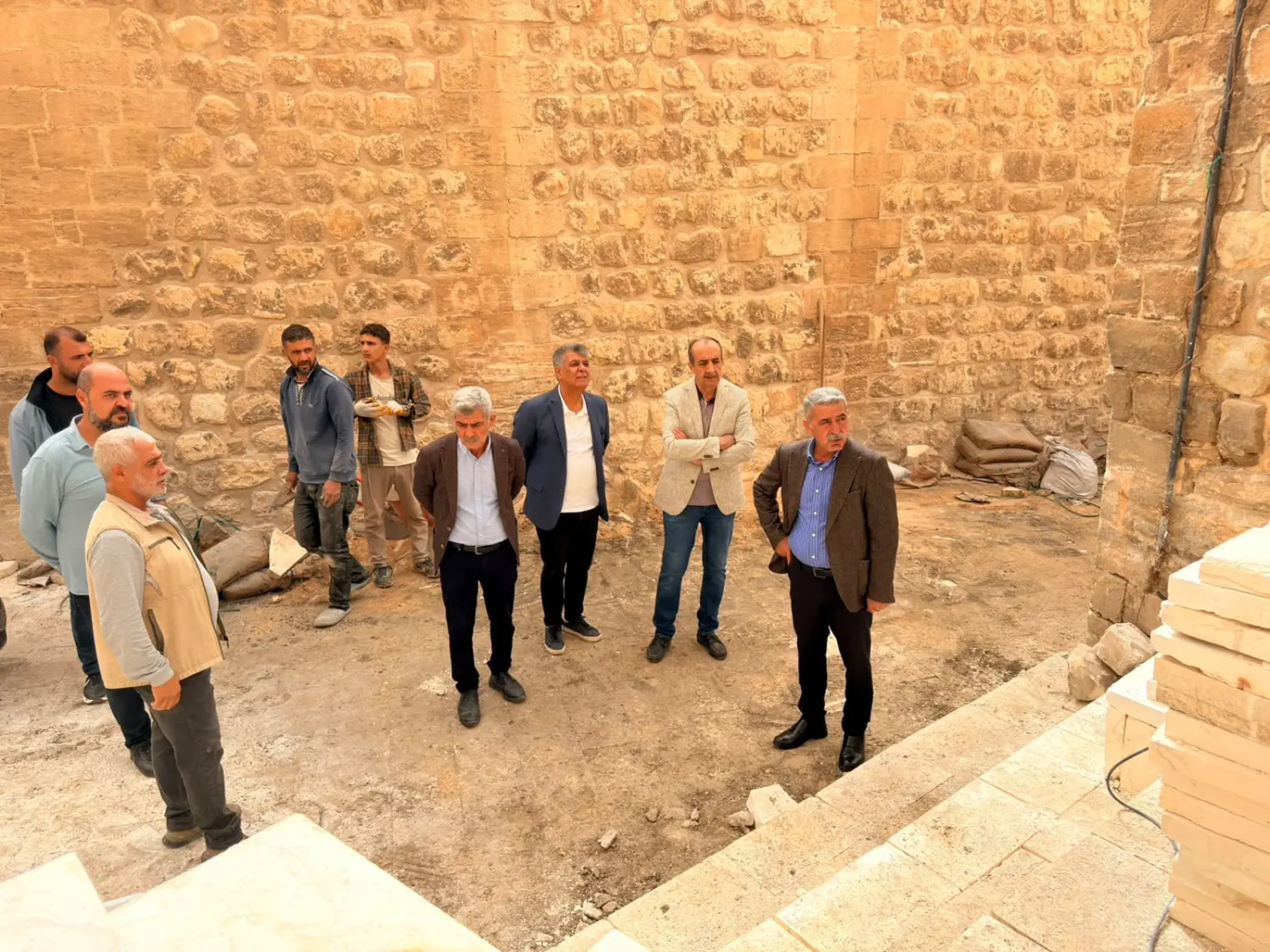 Eşbaşkan Amak, Tarihi Sokaklarda Yapılan Çalışmaları Yerinde İnceledi