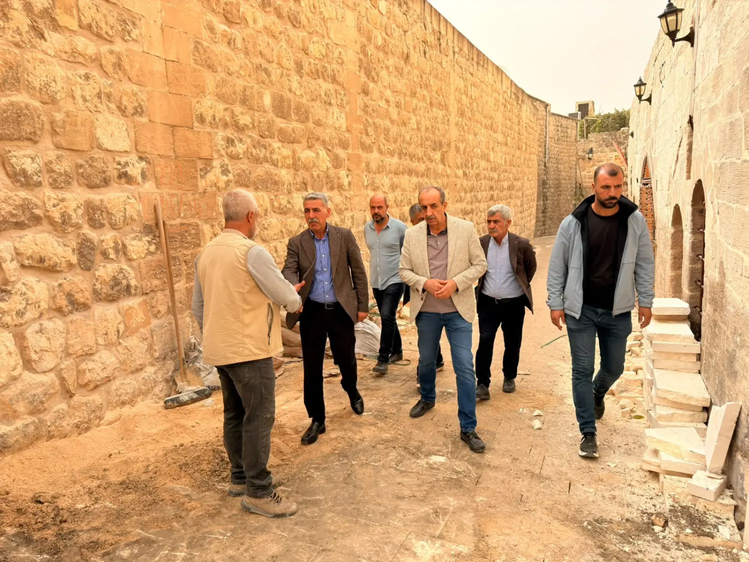 Eşbaşkan Amak, Tarihi Sokaklarda Yapılan Çalışmaları Yerinde İnceledi