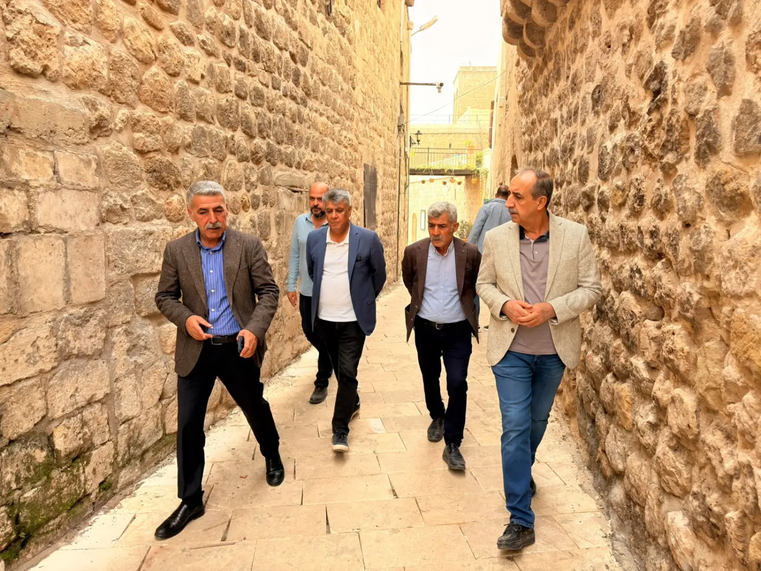 Eşbaşkan Amak, Tarihi Sokaklarda Yapılan Çalışmaları Yerinde İnceledi