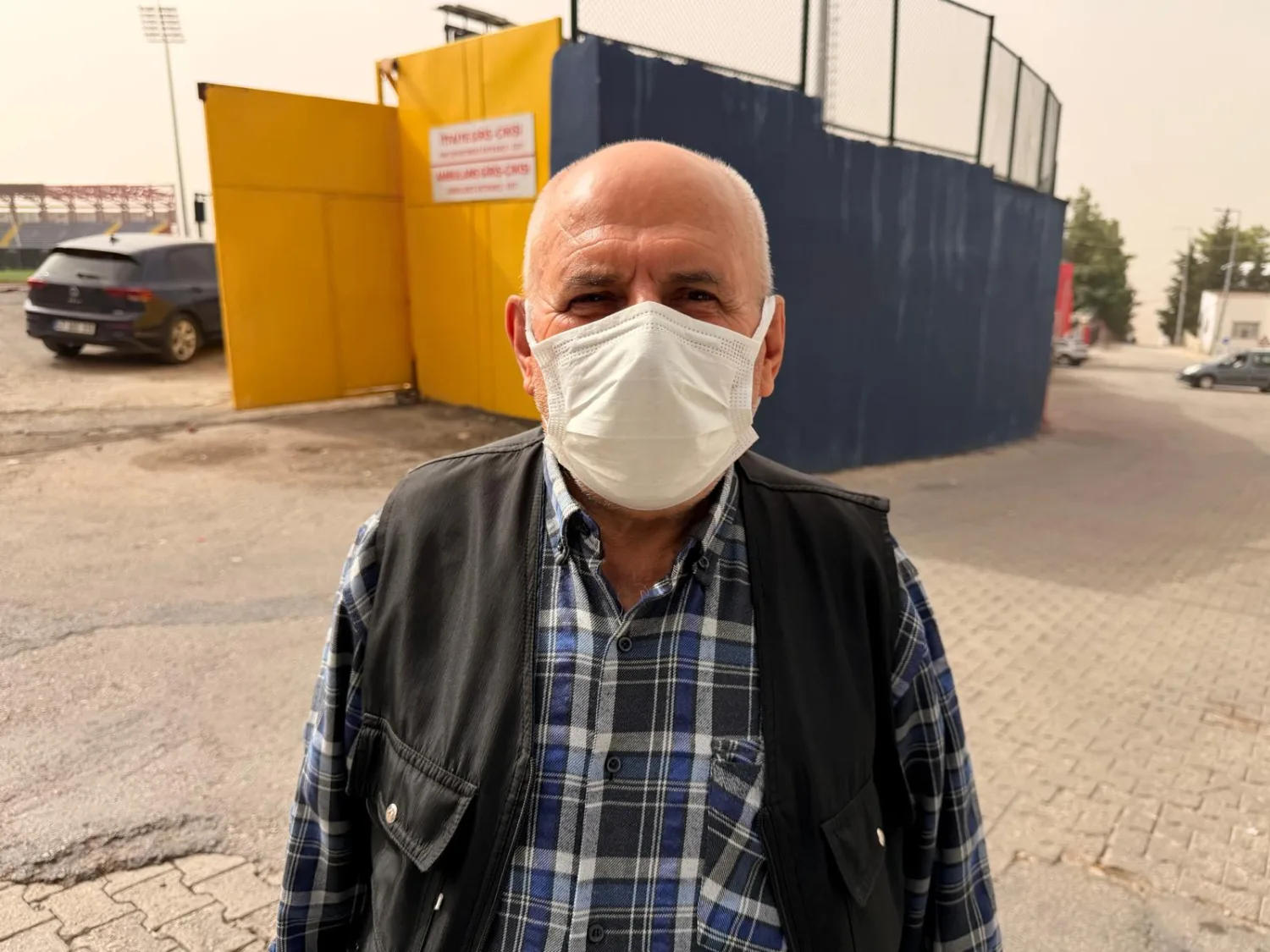 Mardin Toz Bulutuna Teslim Oldu: Görüş Mesafesi Düştü, Vatandaşlar Nefes Almakta Zorlandı