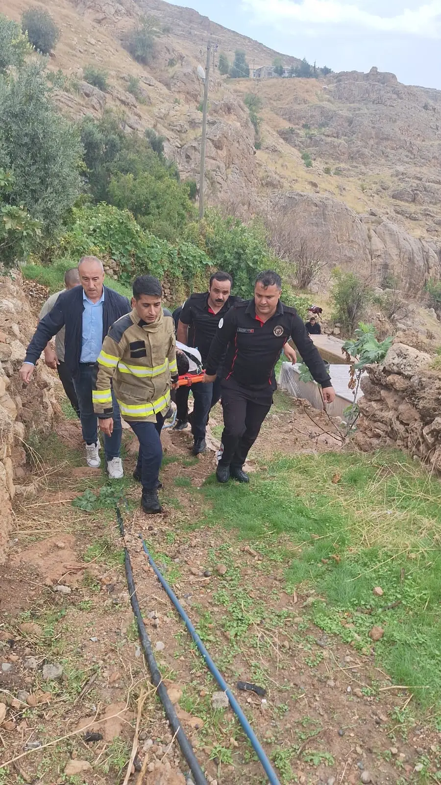 Mardin'de feci trafik kazası, otomobil uçuruma düştü