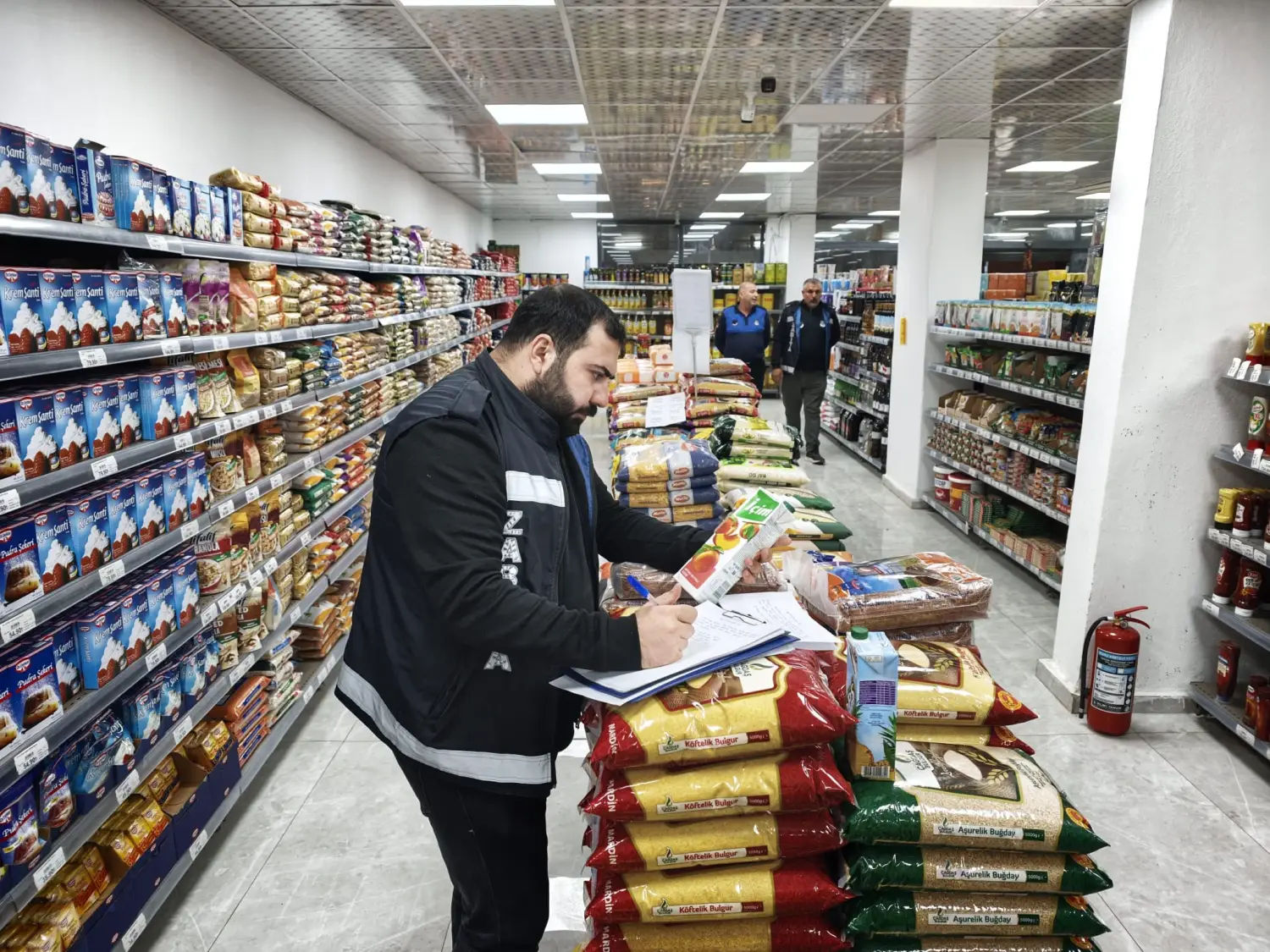 Mardin'de zabıta ekiplerinin market denetiminde bakın ne tespit edildi?