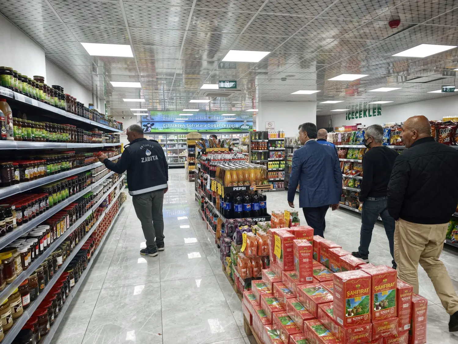 Mardin'de zabıta ekiplerinin market denetiminde bakın ne tespit edildi?