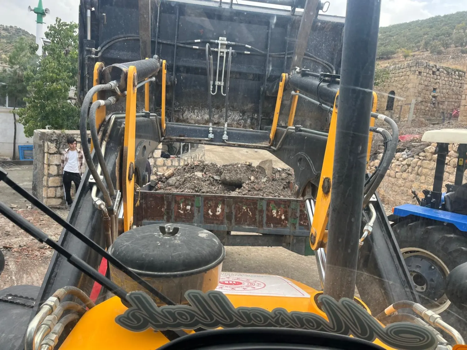 Savur’da Tehlike Oluşturan Eski Yapılar Kaldırıldı