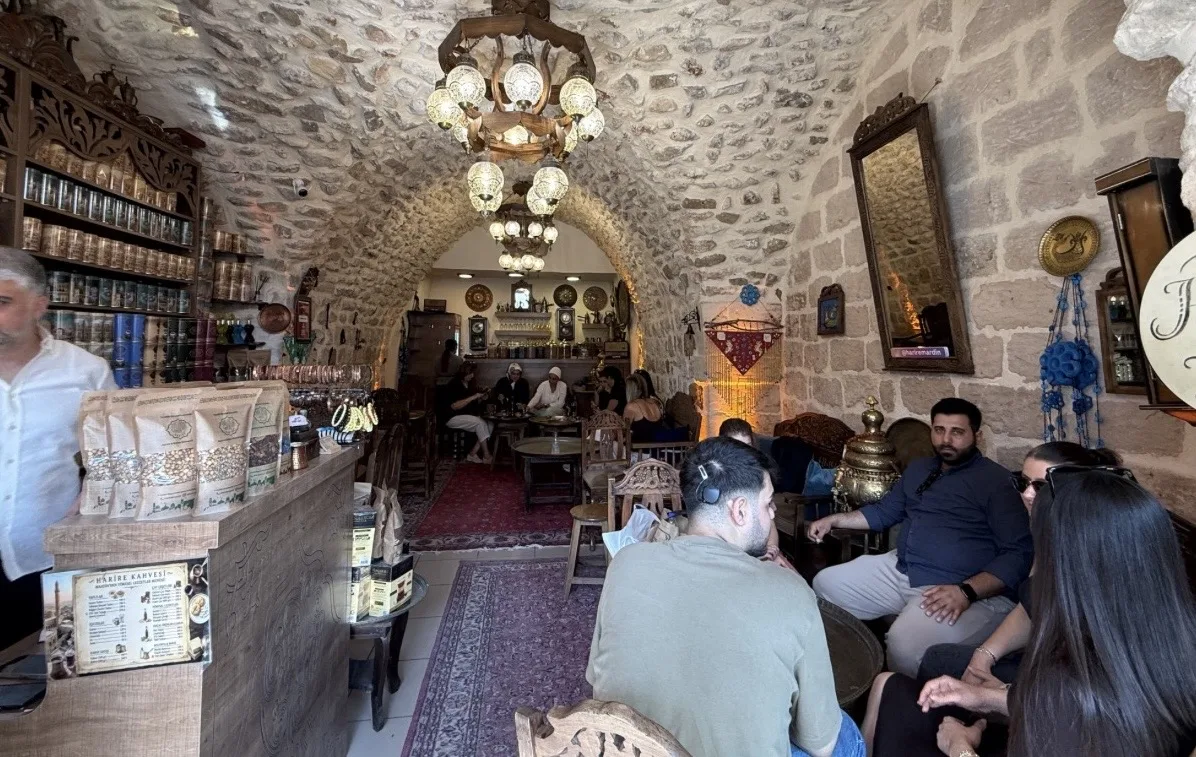Mardin'de Farklı Kültürlerin Tatları 400 Yıllık Tarihi Mekanda Yaşatılıyor: Yurt Dışından Gelen Ziyaretçilerden Yoğun İlgi