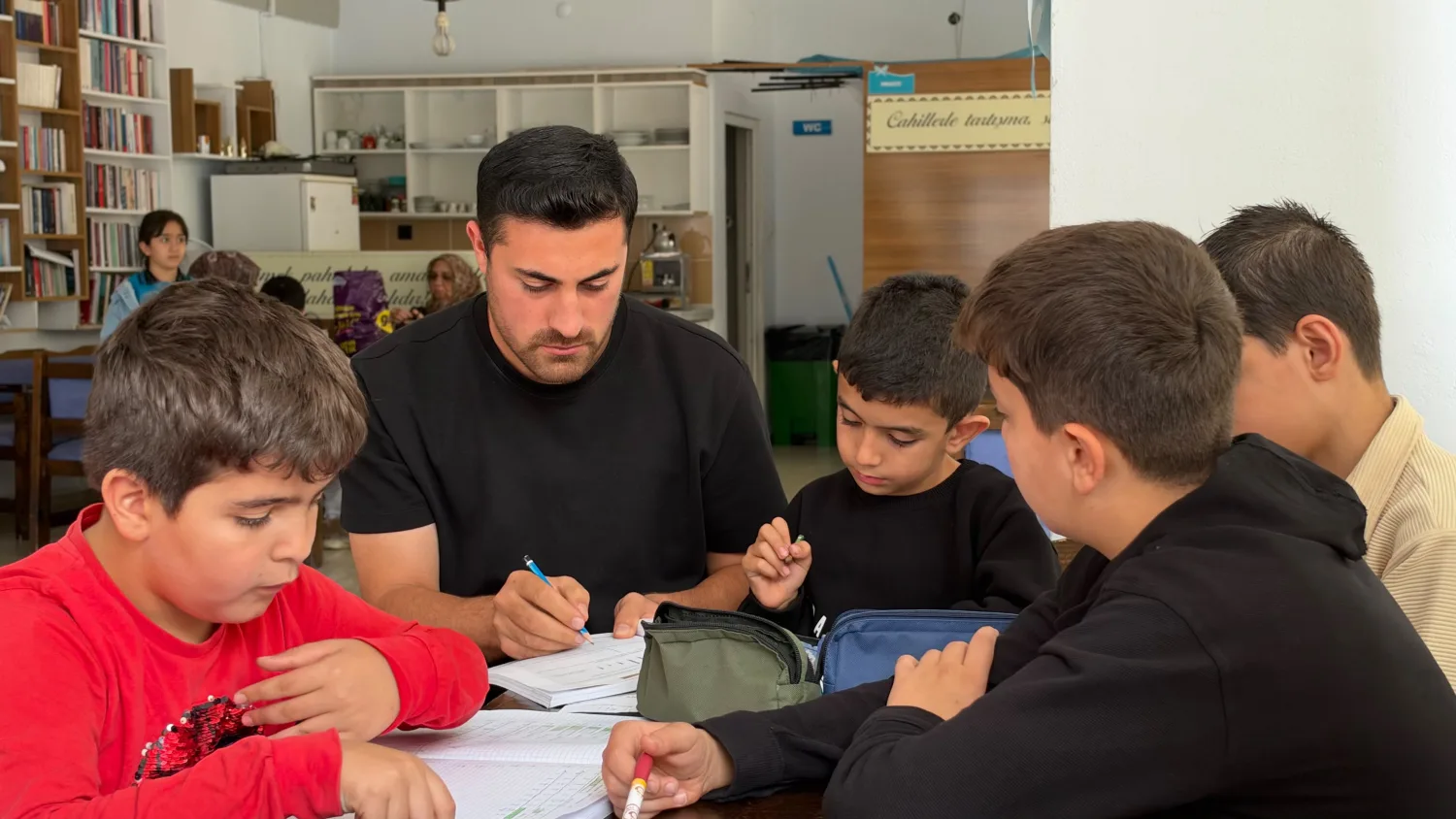 Hem öğreniyor, hem kendilerini geliştiriyorlar