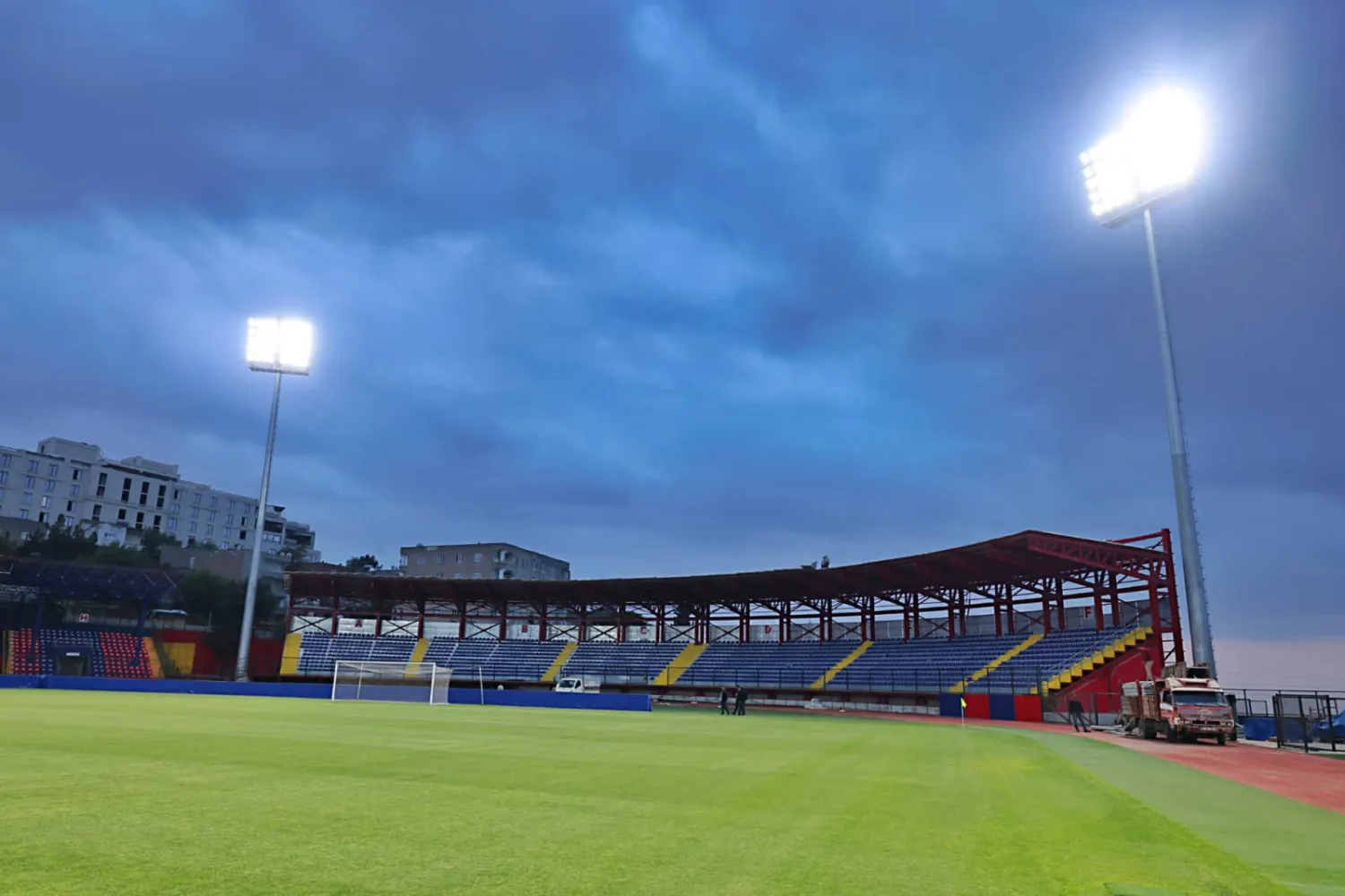 Vali Akkoyun kale arkasını tribünü çalışmalarını inceledi