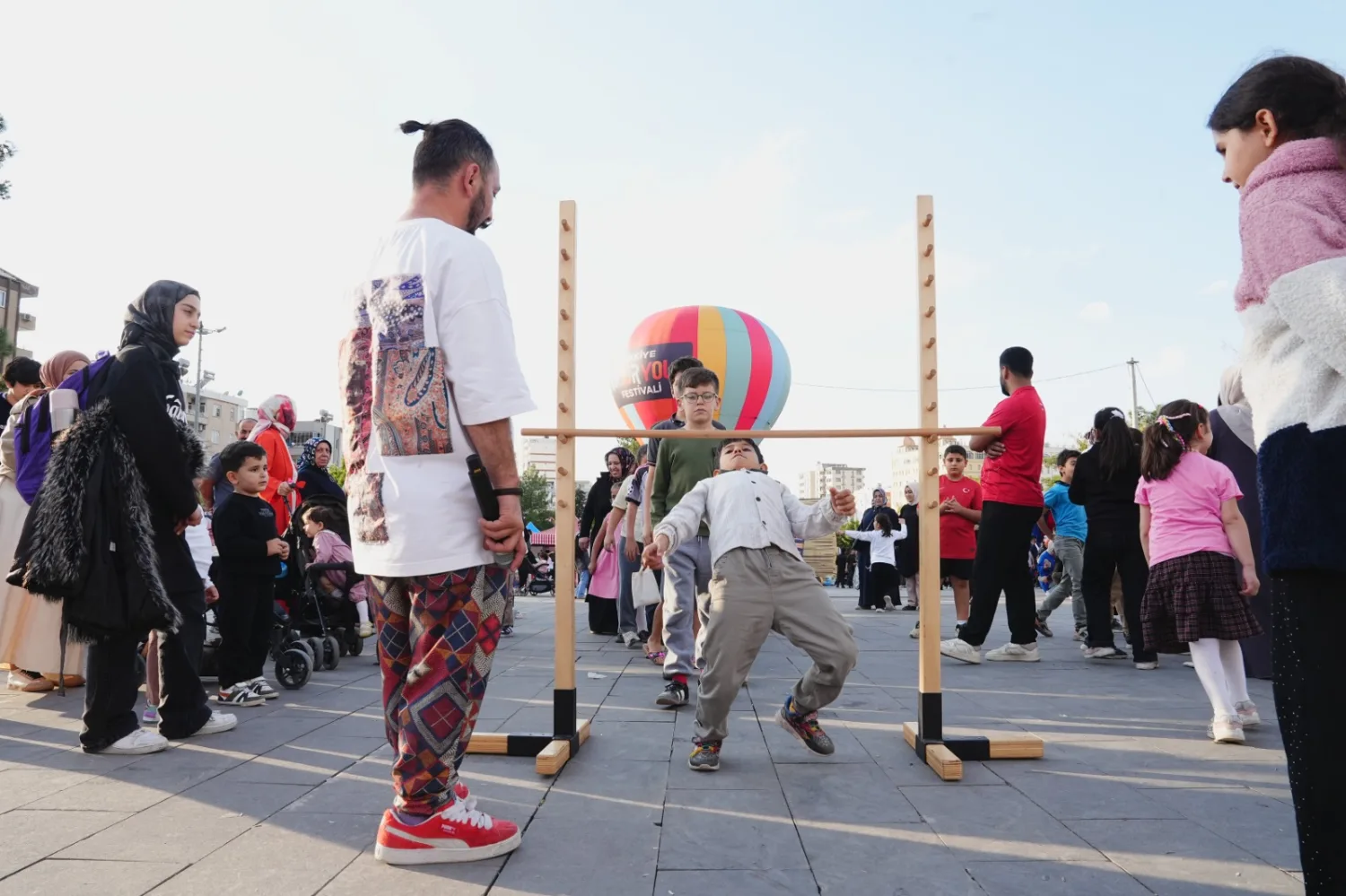 Festivalde minikler eğlenceye doydu