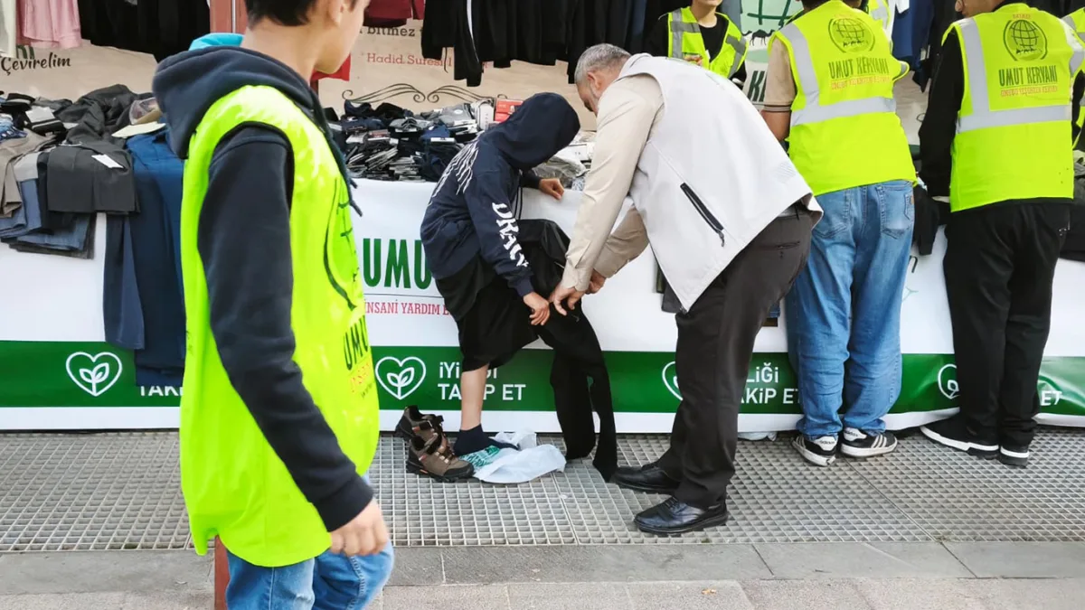 Umut Kervanı, ihtiyaç sahibi çocuğun yüzünü güldürdü