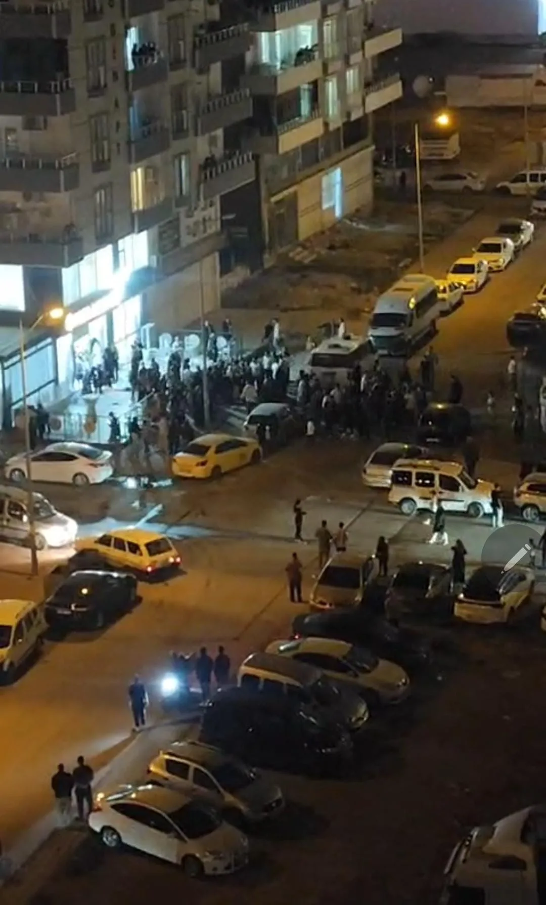 Mardin’de Nişan Töreninde Aileler Birbirine Girdi: Tekmeli Yumruklu Kavga!