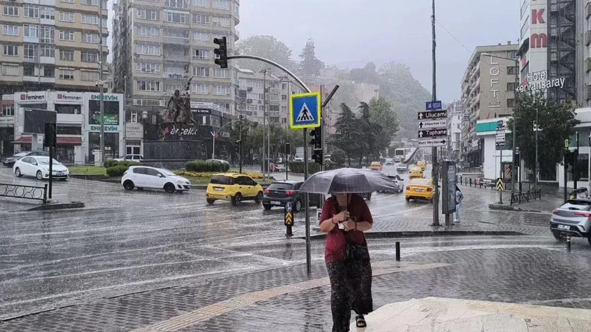Yağışlı hava etkili oluyor: Sıcaklıklar düşüyor